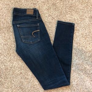 Dark wash American eagle skinny jeans